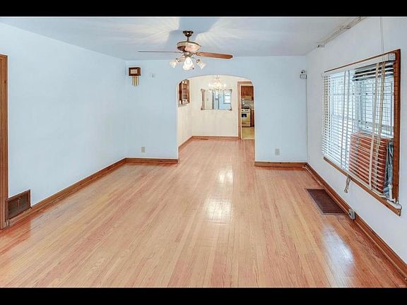 4th image of 2400 Cleveland Ave