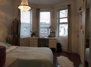 7536 60th Pl, Glendale, NY 11385