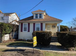 226 S High St, Lindenhurst, NY 11757