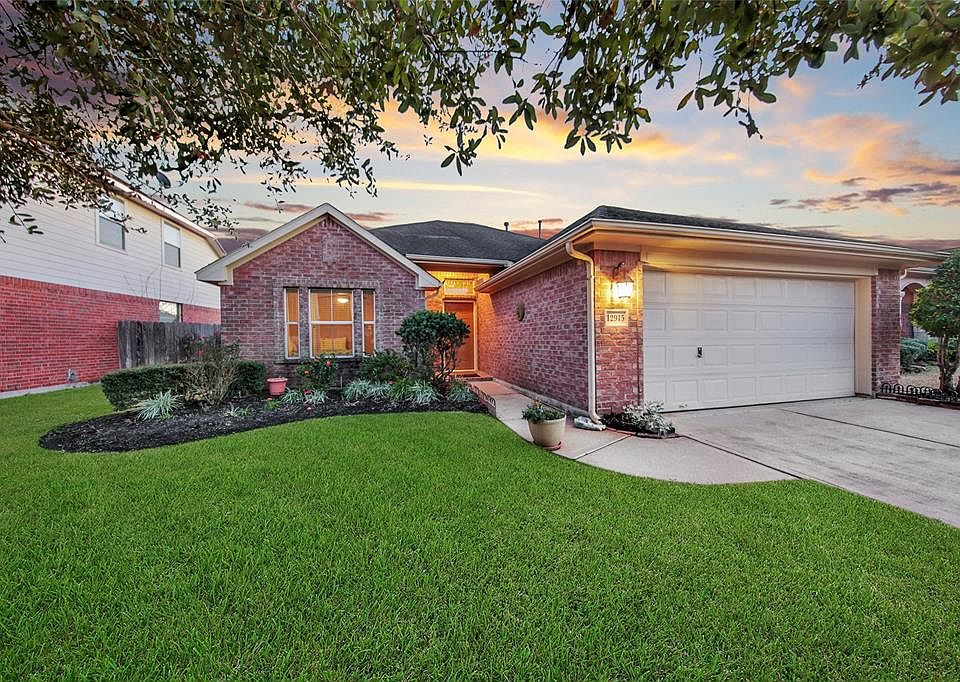 1st image of 12915 Canyon Echo Dr