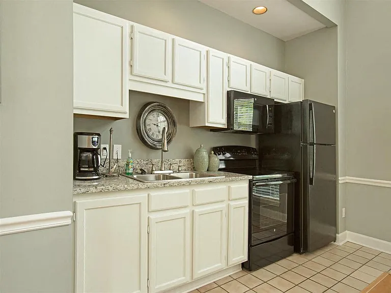 Rivermont Apartment Homes — Photo 26