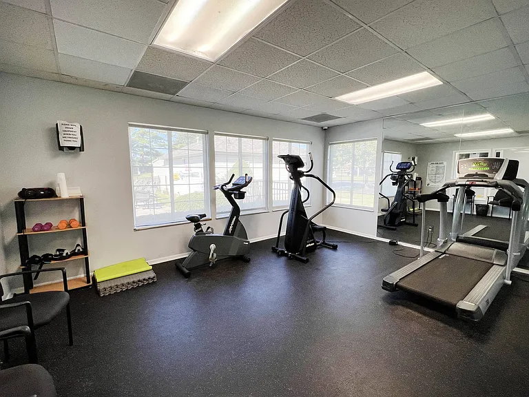 Eagle Crest Apartments — Photo 15