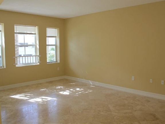 5th image of 2051 SE 3rd St #Townhouse 10