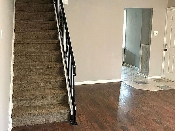 5th image of 7224 Oxford Ave