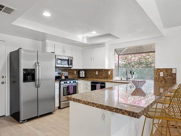 E Francis Dr — Photo 9