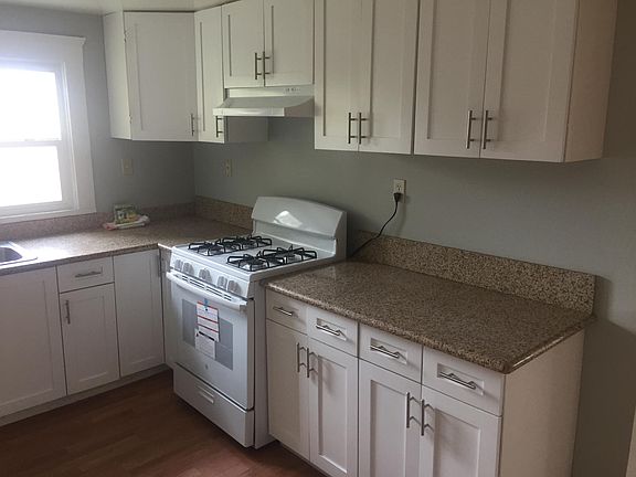 3rd image of 714 1/2 S Marguerita Ave