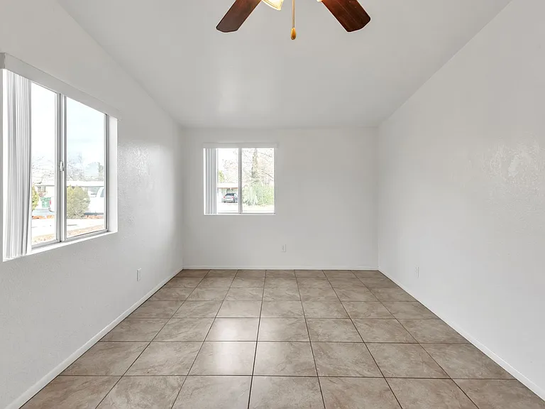 216 Whitton St — Photo 24