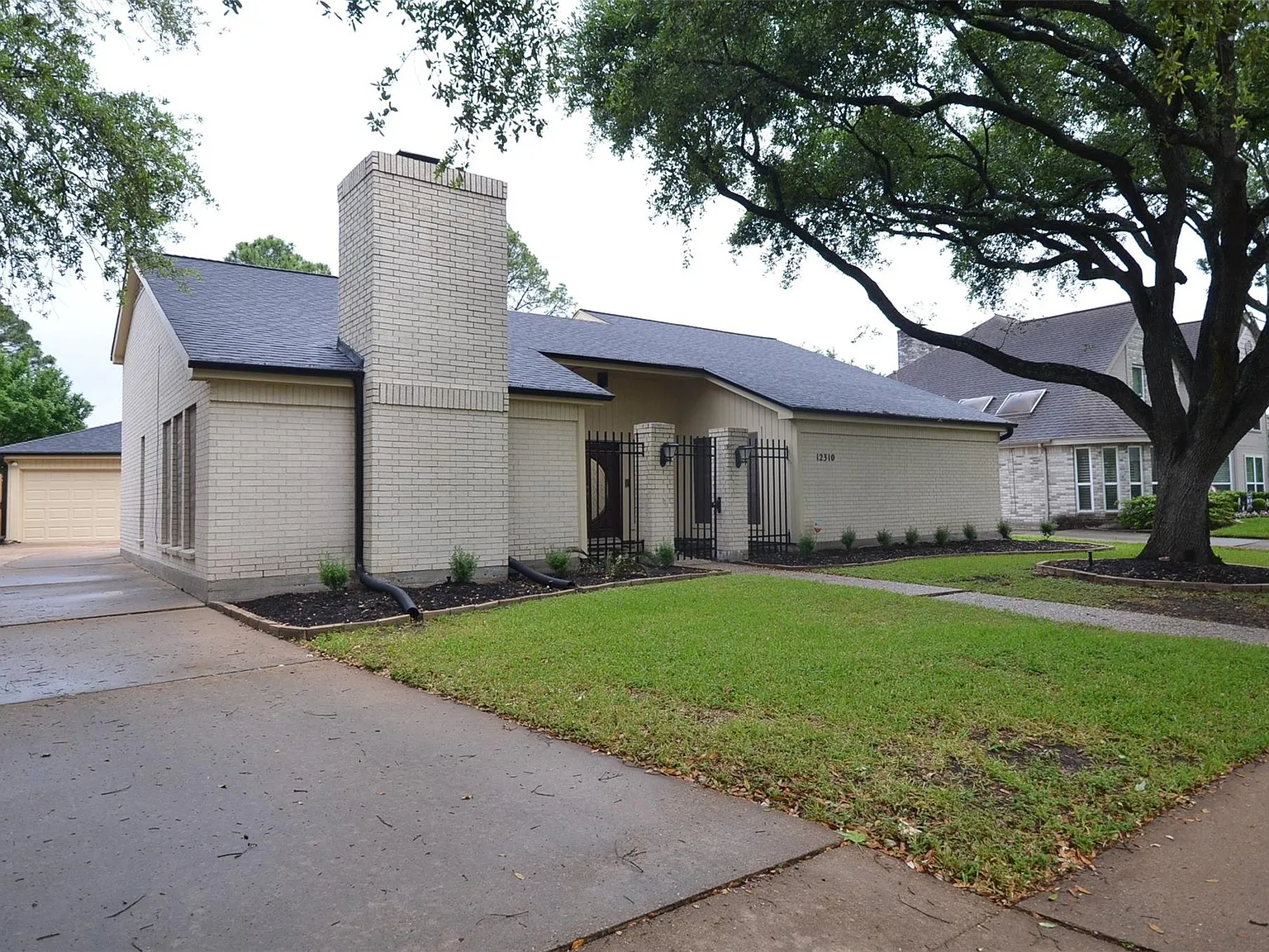 4 bed, 2.0 bath, 2425 sqft, $3,500 — Photo 4