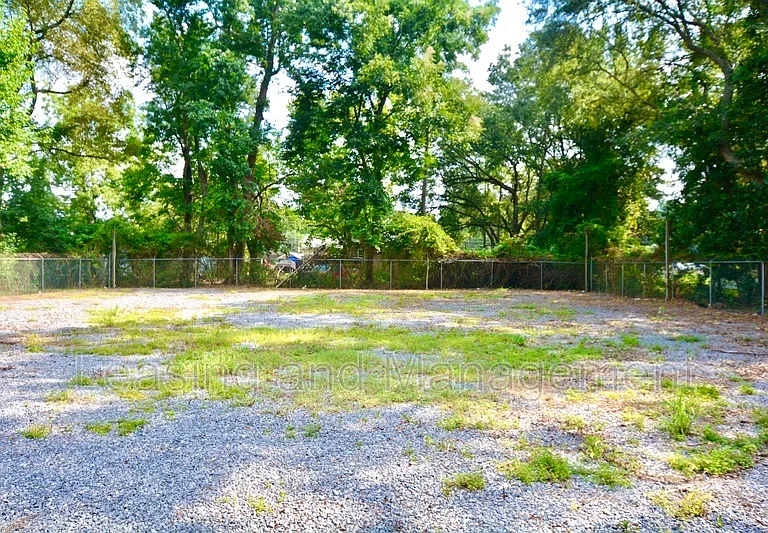 839 W Richardson Ave — Photo 10