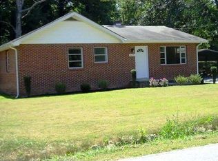 415 Loop Rd, Hendersonville, NC 28792