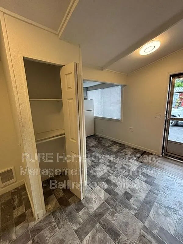 Studio, 1.0 bath, 225 sqft, $750 — Photo 3