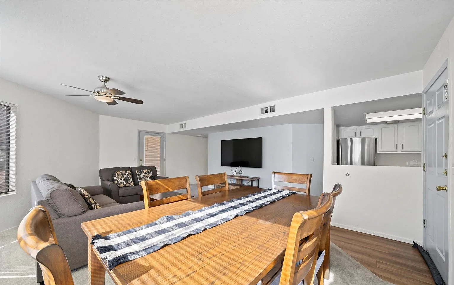 3 bed, 1152 sqft, $2,000 — Photo 3