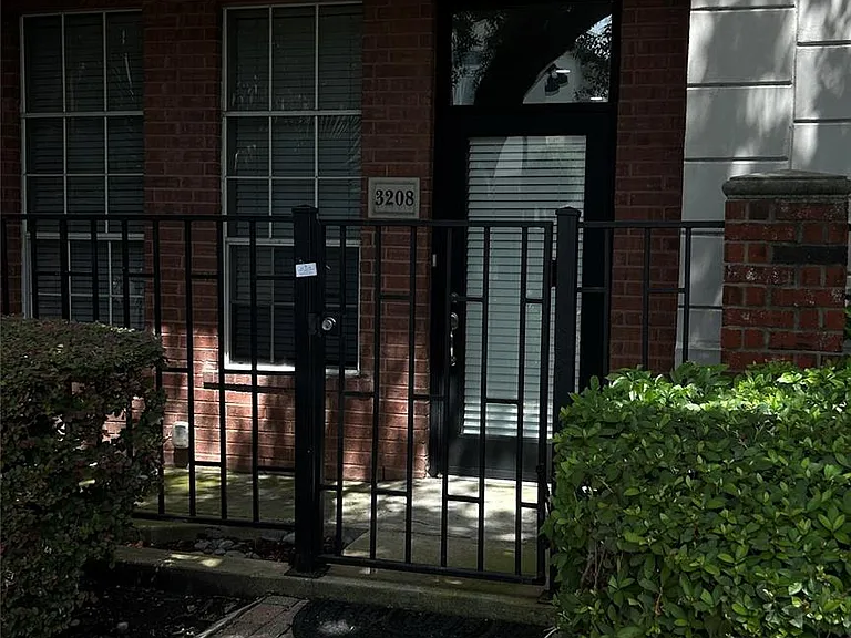3208 Jackson St #1 — Photo 6
