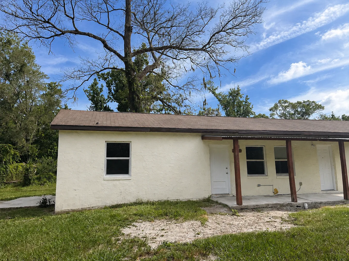 Spacious 1BR/1BA Duplex in North Dade City Near the Withlacoochee River! — Photo 1