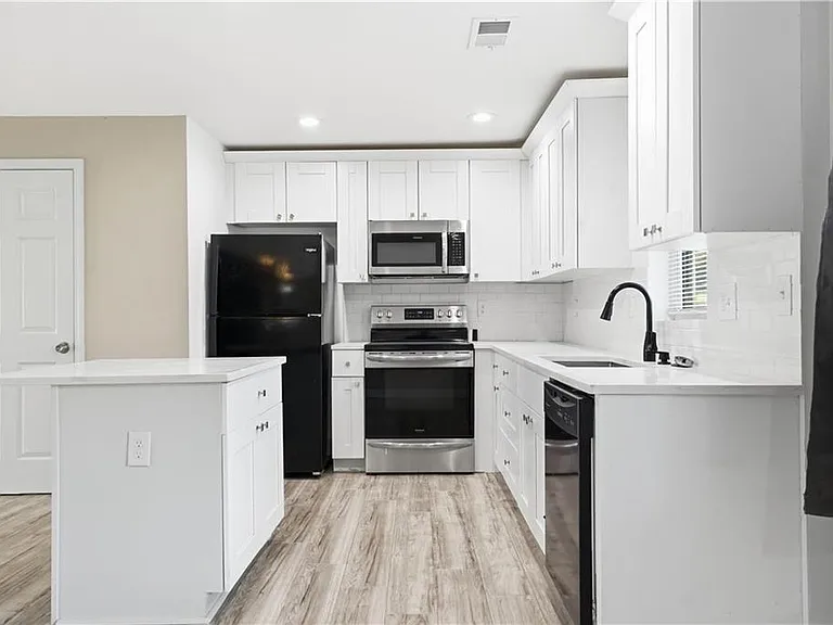 1735 Carter Ave — Photo 5