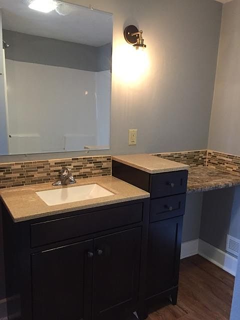 2nd image of 884 S Janesville St #104