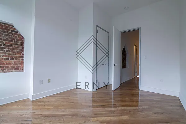 Rented by ERNY LLC | media 17