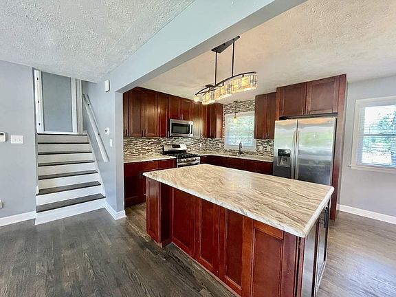 5th image of 3213 McChoen Dr