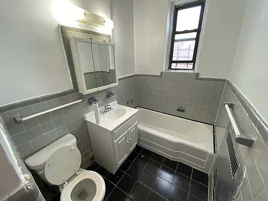 Rented by Lang Realty LLC | media 16