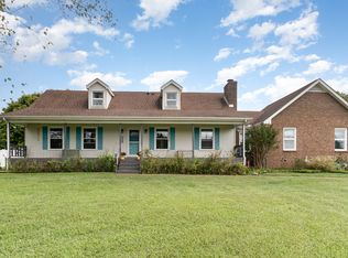 1130 Adam Dr, Cottontown, TN 37048