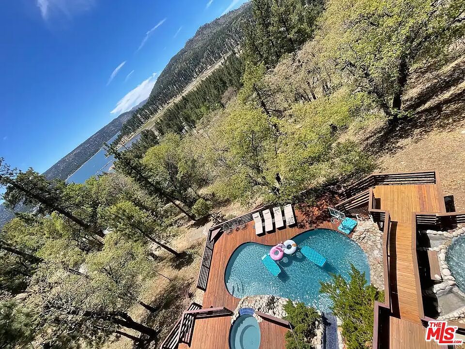 1st image of 978 Deer Trail Ln