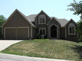 1324 SW Stonecreek Dr, Blue Springs, MO 64015