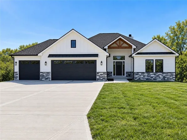 12203 S Eagle Crest Dr, Lees Summit, MO 64086