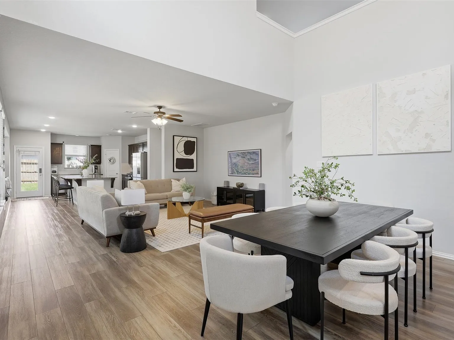5 bed, 2.5 bath, 2627 sqft, $3,200 — Photo 4