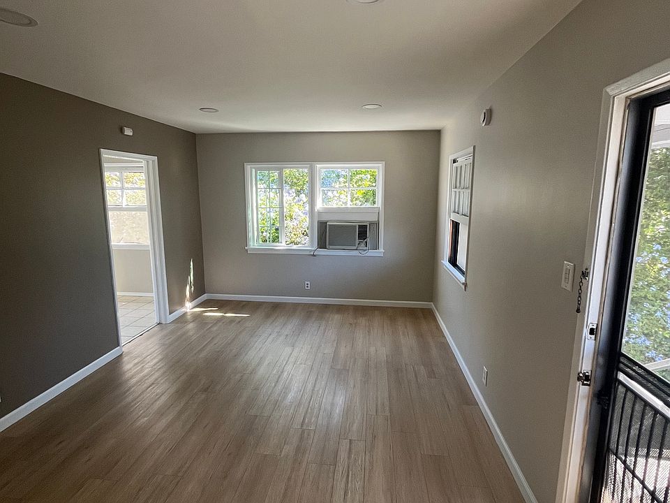1st image of 14543 Hatteras St #D