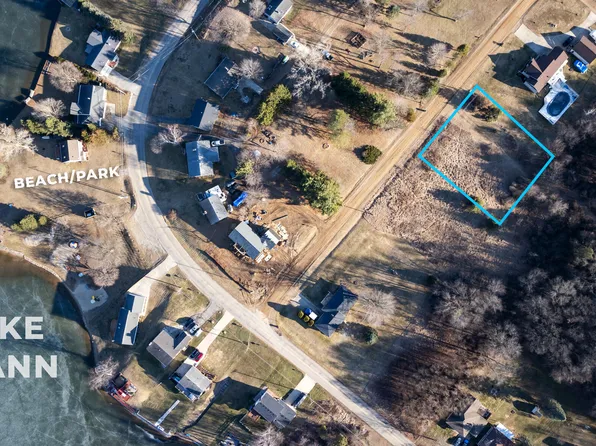 10760-70 Montview Dr, Jerome, MI 49249