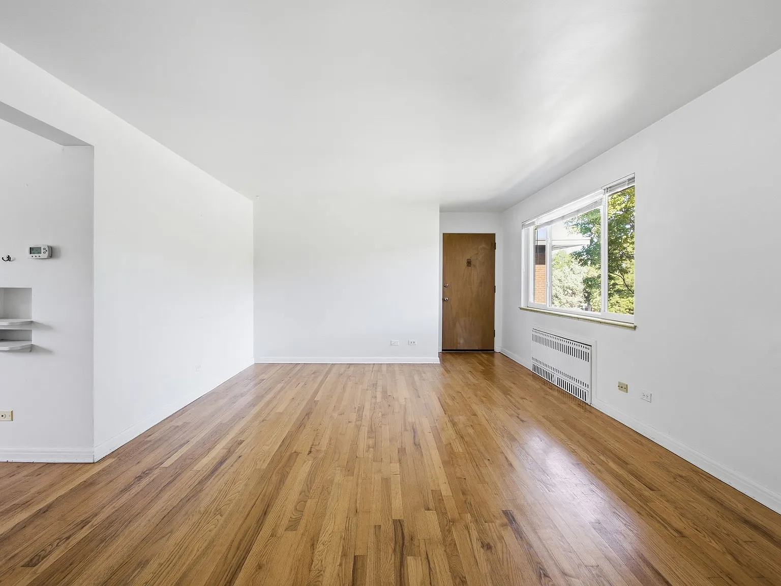 2 bed, 1200 sqft, $2,400 — Photo 3