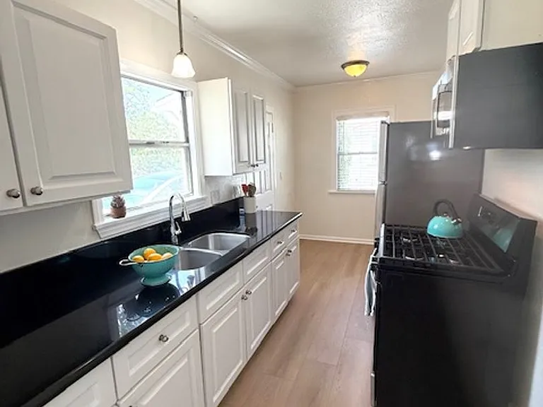 760 Elmira St #8 — Photo 12