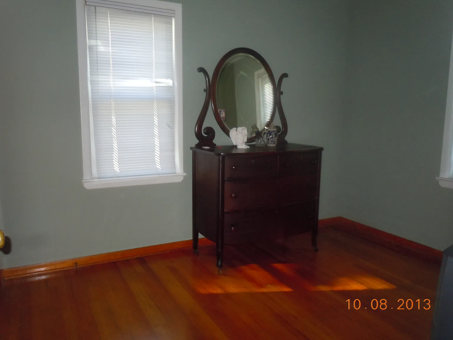 24100 Puritan Ave photo 1