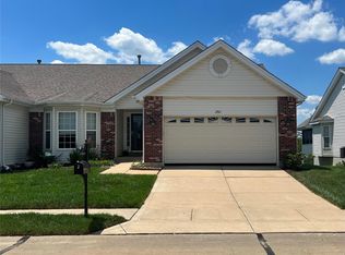 2511 Newpoint Dr, Ballwin, MO