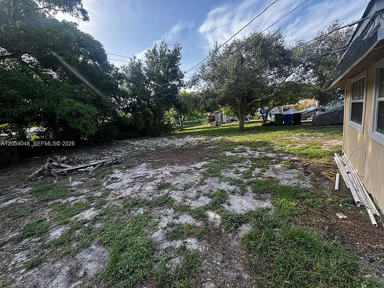 SW 58th Ct — Photo 11