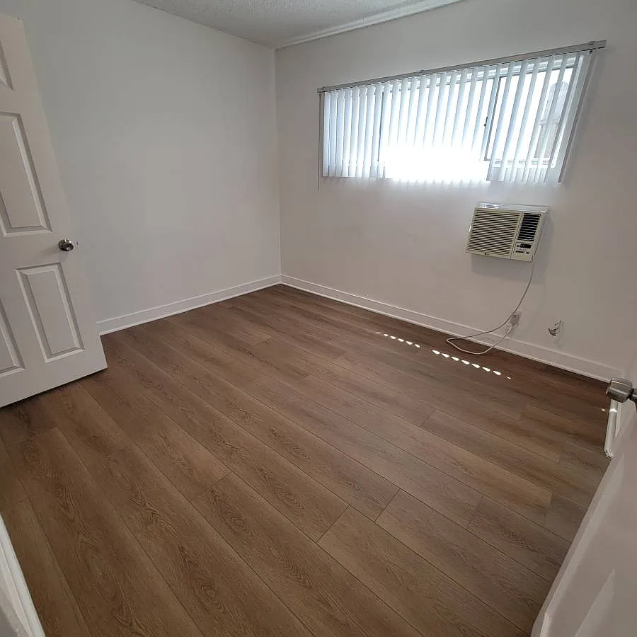 Lawndale 1 Bedroom Apartment Available — Photo 4