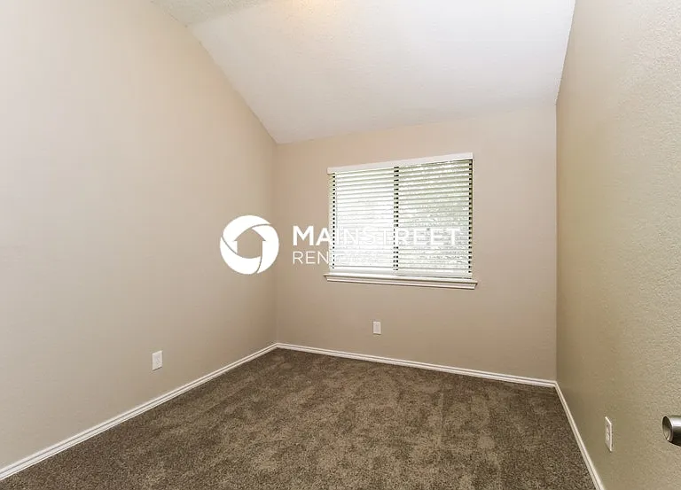 6856 Driffield Cir E — Photo 11