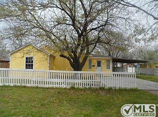 1604 N Breckenridge St, Ennis, TX 75119