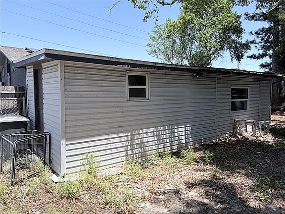 3rd image of 3818 Moog Rd
