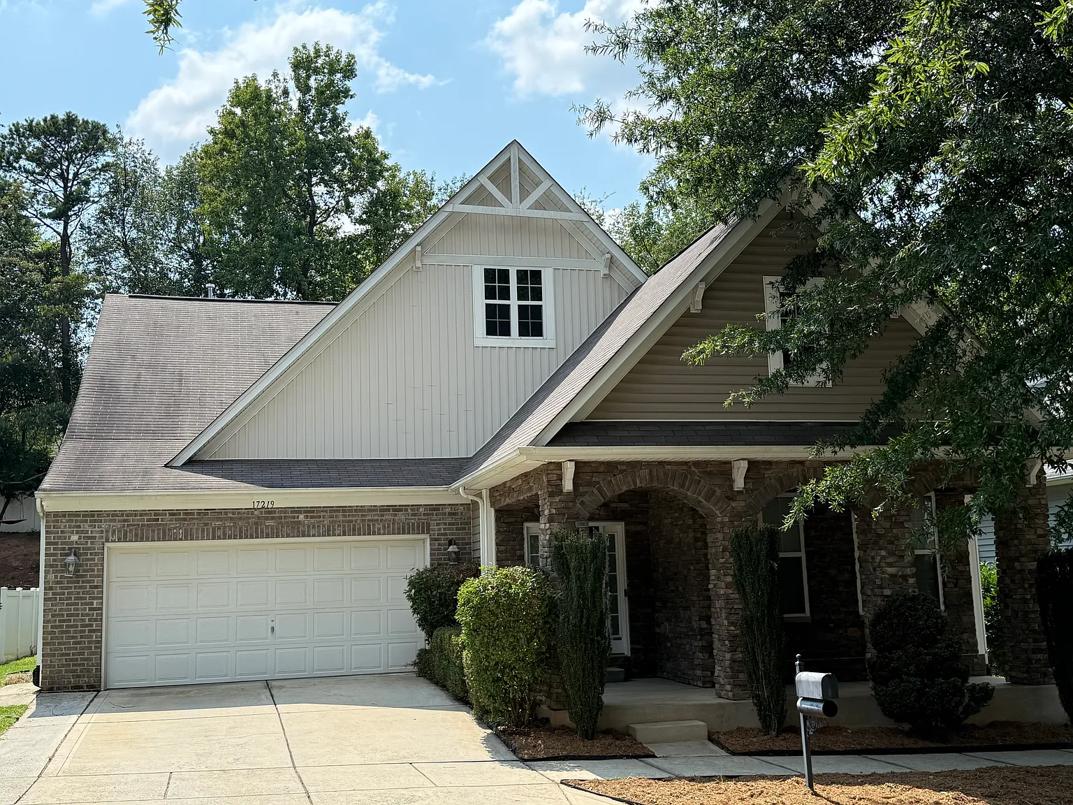 4 bed, 2840 sqft, $2,700 — Photo 1