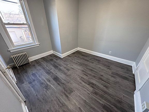 5th image of 954 89th Ave N #102