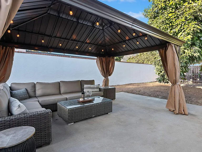 102 N Soledad St #B — Photo 15