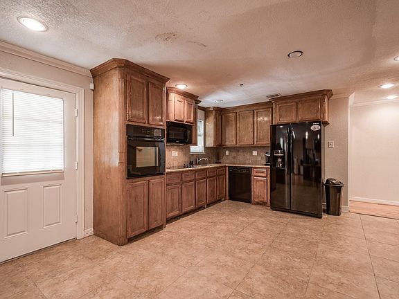 5th image of 16111 Porter Ln