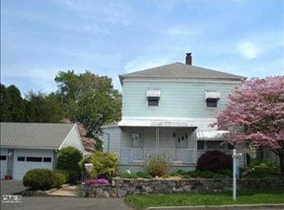26 Warren Ave, Fairfield, CT 06825