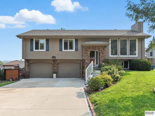 15724 Hascall Cir, Omaha, NE 68130