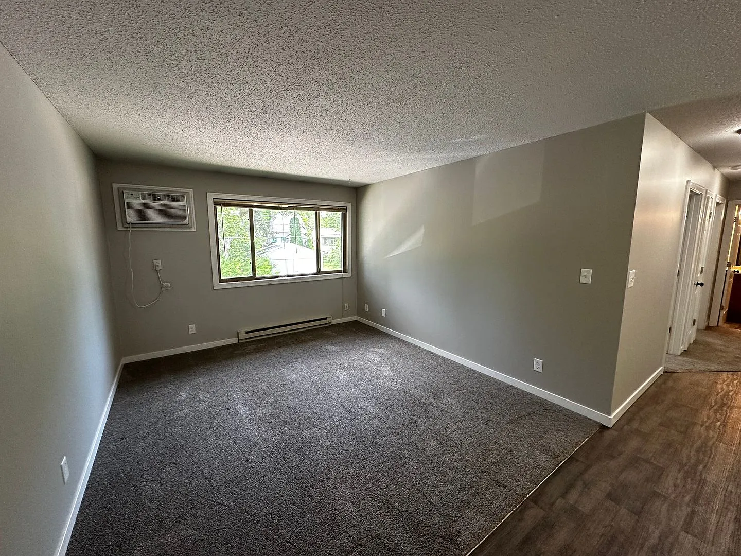 Multilevel Single Family Apartments — Photo 2