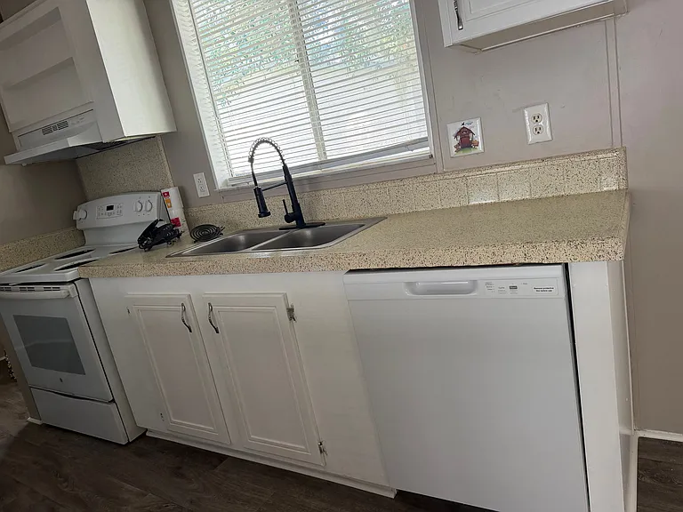 Parkwood Estates — Photo 12