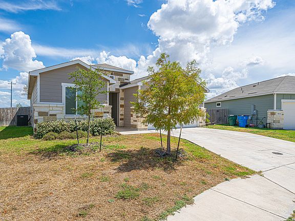 3rd image of 632 Candace Ct