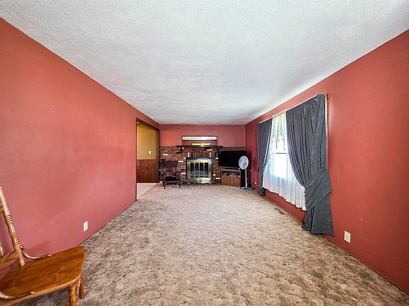 3rd image of 305 W 2nd St