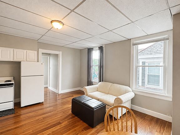 2nd image of 2325 Stratford Ave #3